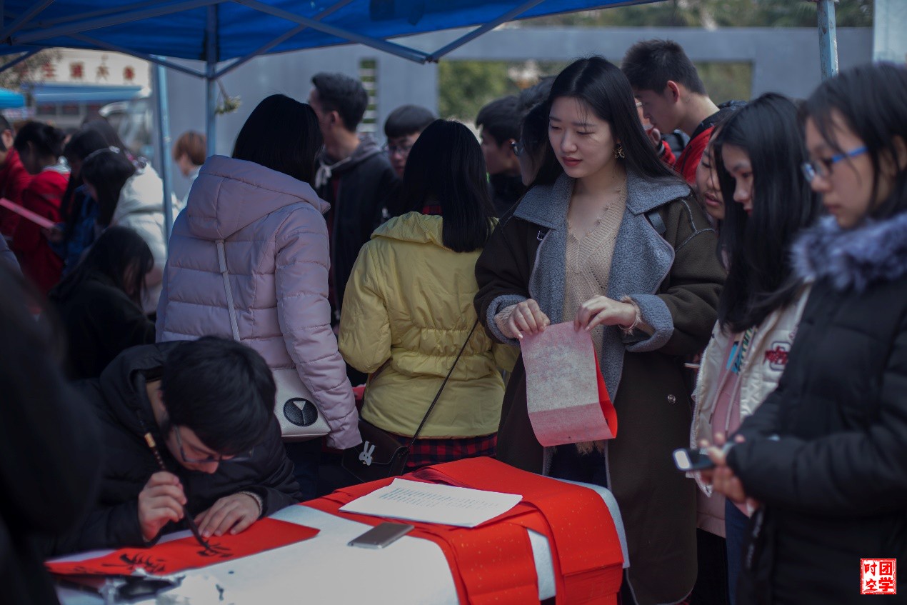 南昌大学2017年“迎新春_送春联”活动圆满成功