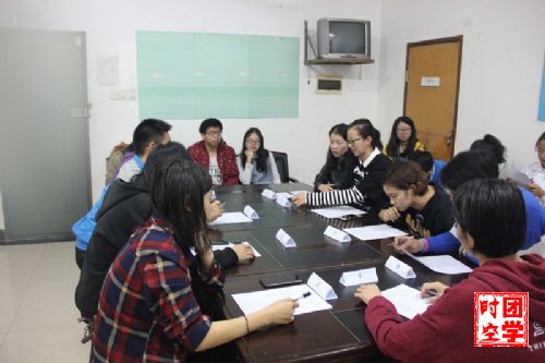 能言善辩,亦进亦退 ――化学学院无领导小组讨论决赛