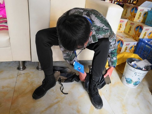 队员们出发前的整理.jpg