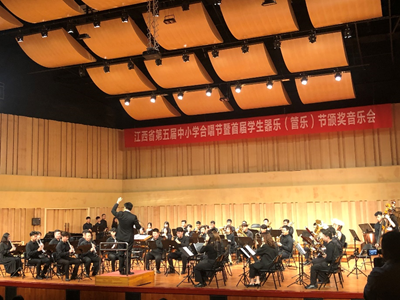 南昌大学管乐团在江西省首届学生器乐(管乐)节中荣获第一名