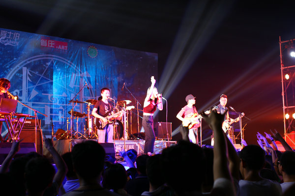 《又是一年毕业季》――南昌大学2014微光音乐节火爆开演