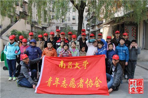 微爱，留住孩子的笑脸 ――“微爱学堂”之利字街爱心支教活动