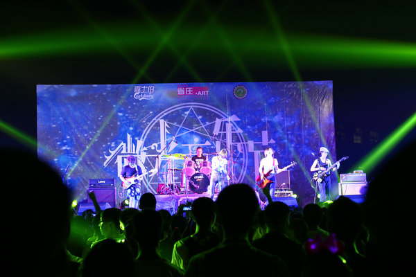 《又是一年毕业季》――南昌大学2014微光音乐节火爆开演