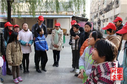 微爱，留住孩子的笑脸 ――“微爱学堂”之利字街爱心支教活动