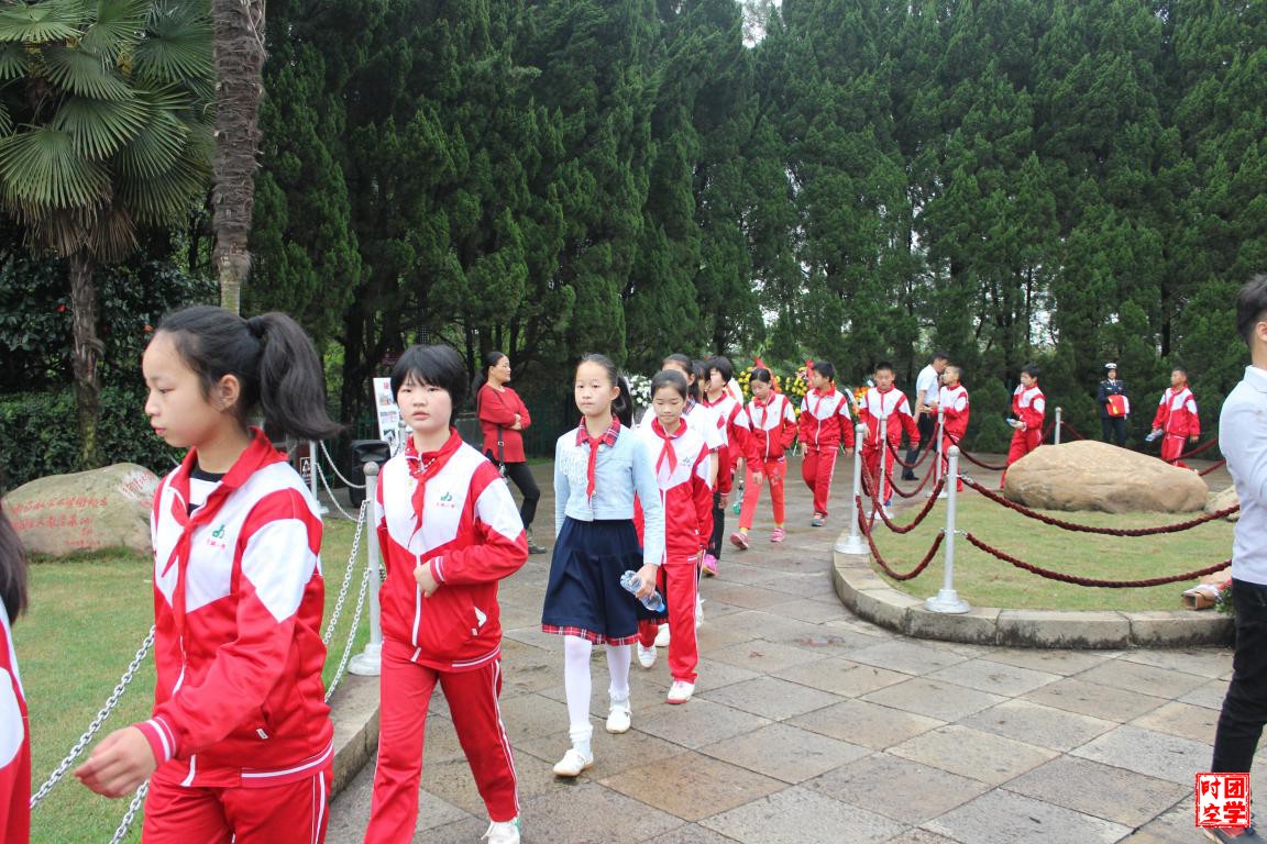 传承红色基因，缅怀革命先烈--南昌大学研究生支教团带领东湖小学学生开展清明祭扫活动