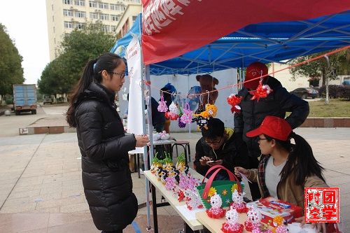 爱心点燃公益，热情启航梦想――记南昌大学青年志愿者协会“跨越障碍，共享阳光”之爱心义卖活动