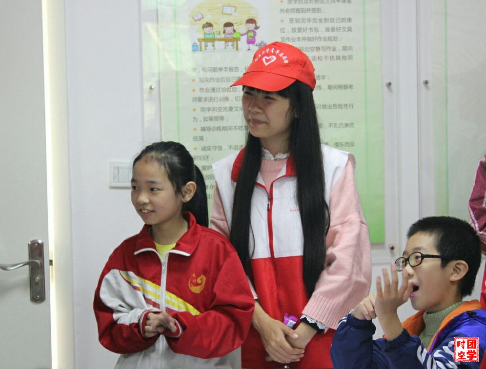 南昌大学青年志愿者与孩子共品孺子经典，诵国学情话