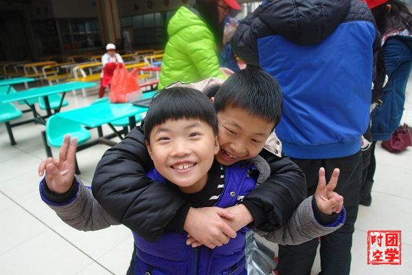快乐学雷锋_温暖度元宵――记南昌大学青年志愿者3・5学雷锋日关爱留守儿童活动