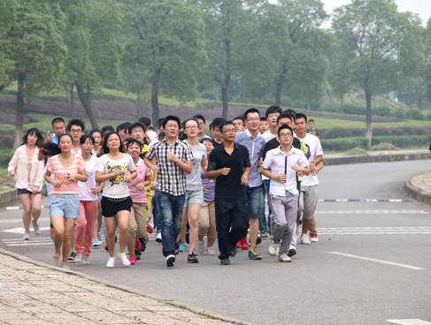 晨读读出气自华_晨练练出好体魄――记南昌大学大学生骨干培训班晨读晨练