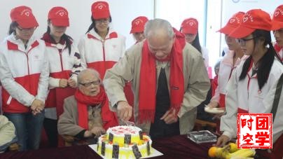 话九九重阳，南昌大学青年志愿者与退休空巢老教授共度重阳佳节
