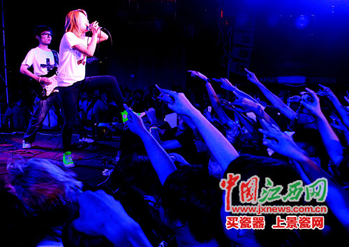 中国江西网：摇滚点燃激情之夜