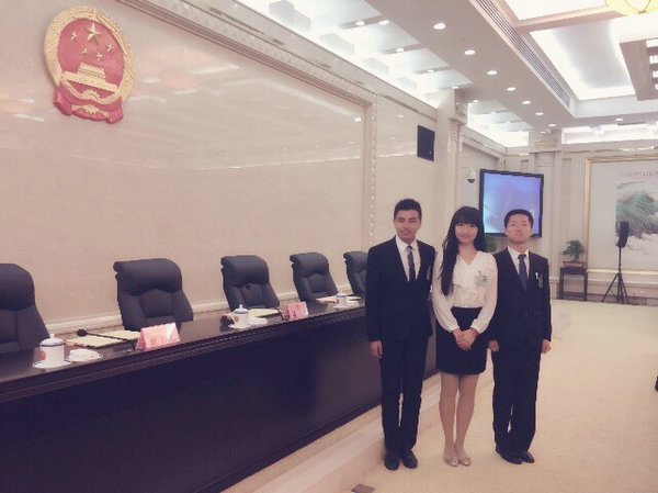 南大青年师生近距离感受省人大常委会体会