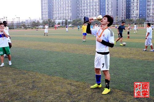南大100人的一天系列报道之五_朋自远方来――老挝索尼留学记