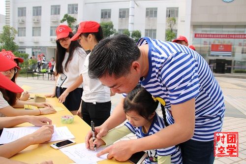自强宝宝，体验国防――记南昌大学青年志愿者协会“童心梦工场”国防生体验活动