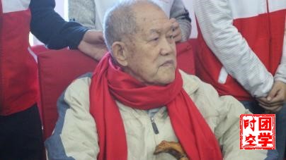 话九九重阳，南昌大学青年志愿者与退休空巢老教授共度重阳佳节