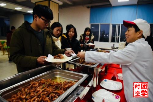 南昌大学第二届饮食文化节・食堂特色创新菜品观赏品尝活动顺利举行