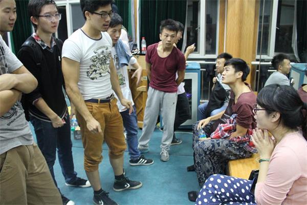 舞乐香樟_传承古韵:南昌大学大学生艺术团征战江西省第八届大学生艺术展演系列报道之四――幕后篇