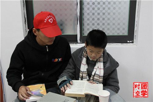微爱，留住孩子的笑脸 ――“微爱学堂”之利字街爱心支教活动