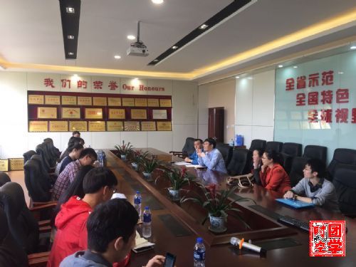 齐心协力共交流_听课学习促成长