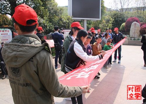 回眸苦难，珍视现在――记南昌大学青年志愿者协会“_微爱课堂”之_“缅怀先烈，铭记历史”活动