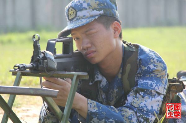 江日俊_“叛逆”的救火国防生