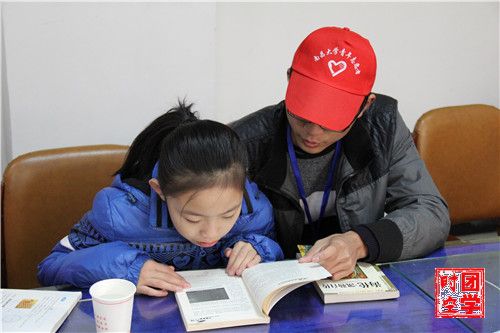 微爱，留住孩子的笑脸 ――“微爱学堂”之利字街爱心支教活动