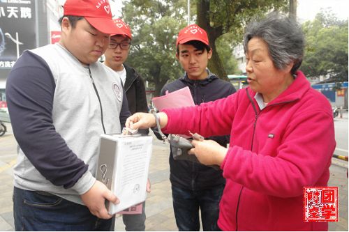 用真情铸就希望 用爱心延续生命 ―记南昌大学青年志愿者协会八一广场爱心募捐活动