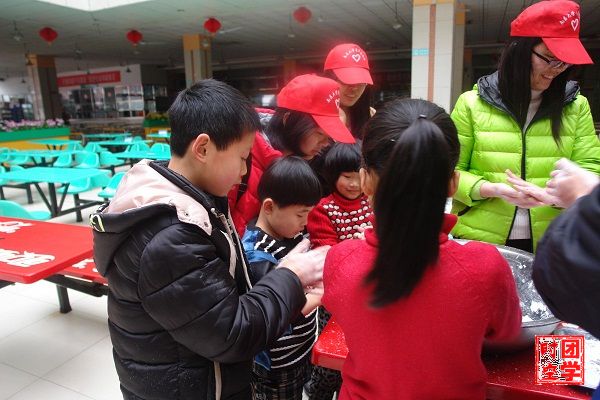 快乐学雷锋_温暖度元宵――记南昌大学青年志愿者3・5学雷锋日关爱留守儿童活动
