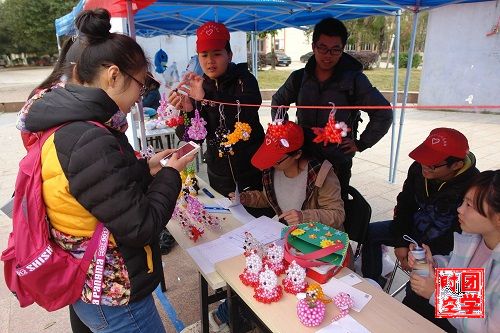 爱心点燃公益，热情启航梦想――记南昌大学青年志愿者协会“跨越障碍，共享阳光”之爱心义卖活动