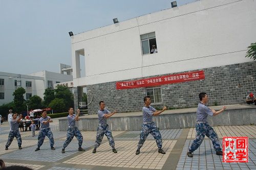 自强宝宝，体验国防――记南昌大学青年志愿者协会“童心梦工场”国防生体验活动